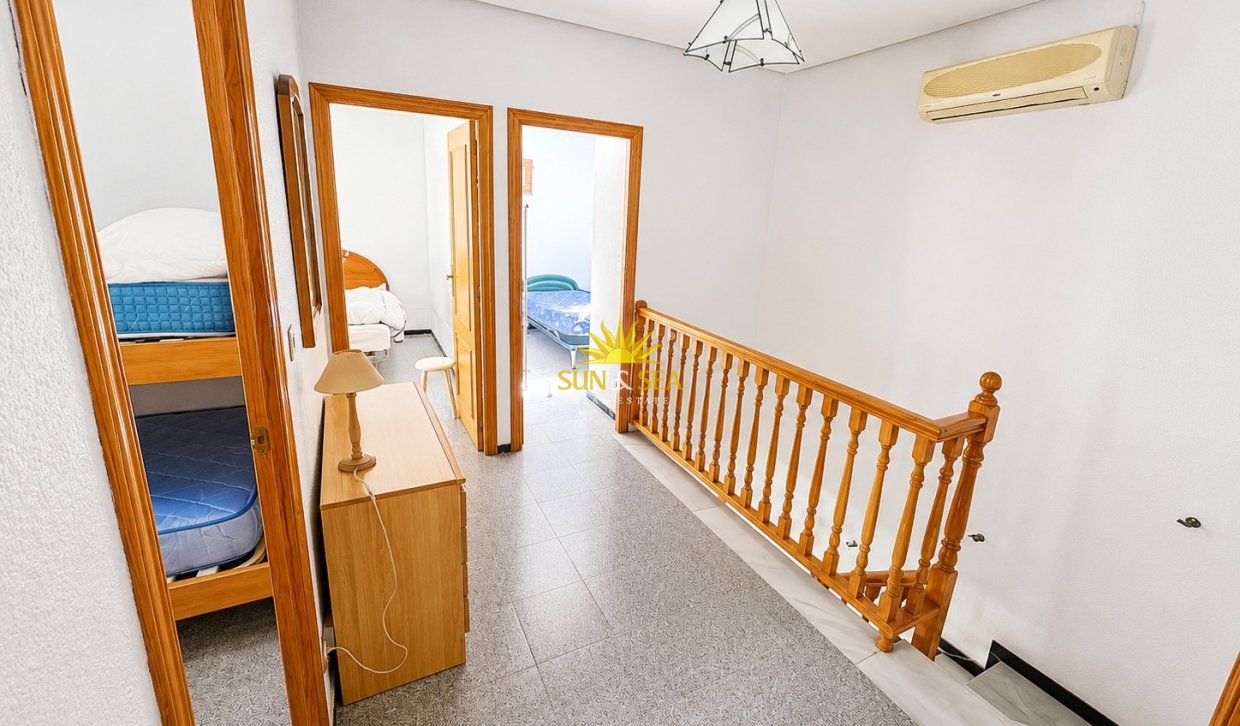 Reventa - Chalet adosado - Santa Pola
