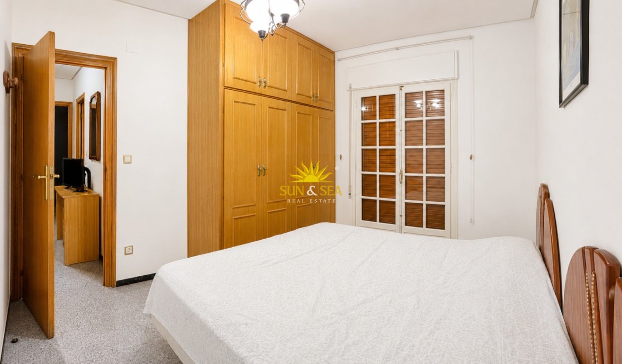 Reventa - Chalet adosado - Santa Pola