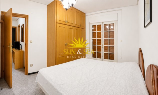 Reventa - Chalet adosado - Santa Pola