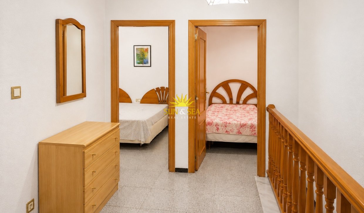 Reventa - Chalet adosado - Santa Pola