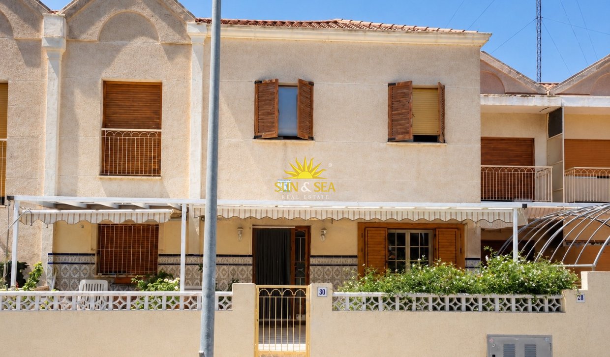 Reventa - Chalet adosado - Santa Pola