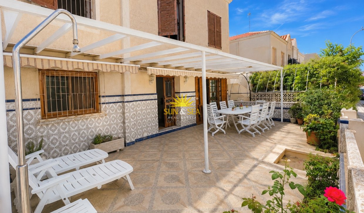 Reventa - Chalet adosado - Santa Pola
