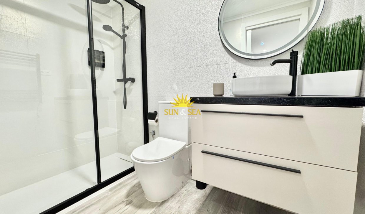 Alquiler a largo plazo - Apartamento - Torrevieja - Playa del Acequión