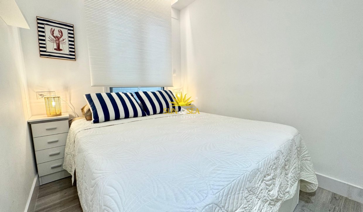 Alquiler a largo plazo - Apartamento - Torrevieja - Playa del Acequión