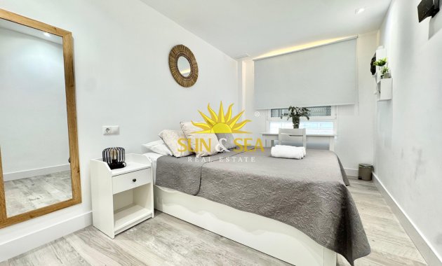 Alquiler a largo plazo - Apartamento - Torrevieja - Playa del Acequión