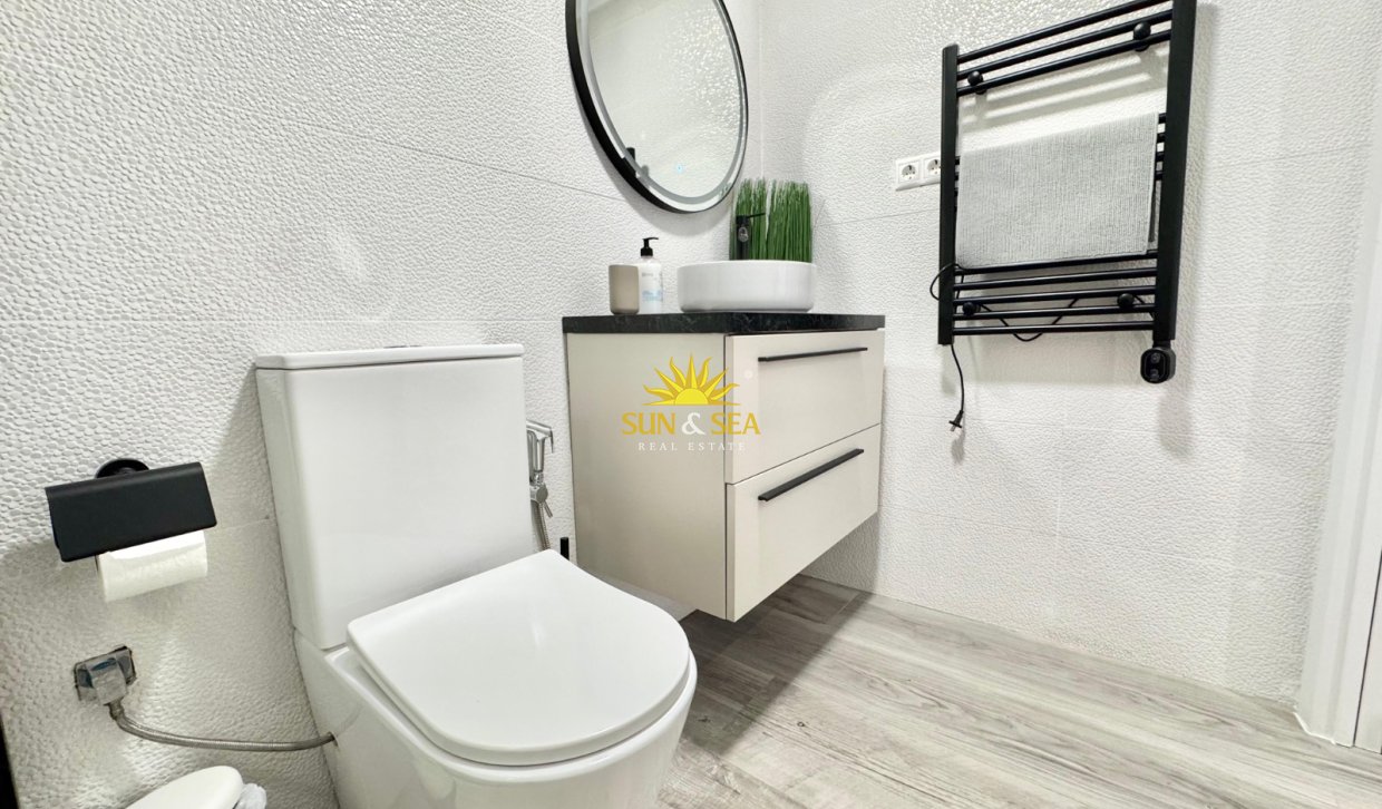 Alquiler a largo plazo - Apartamento - Torrevieja - Playa del Acequión