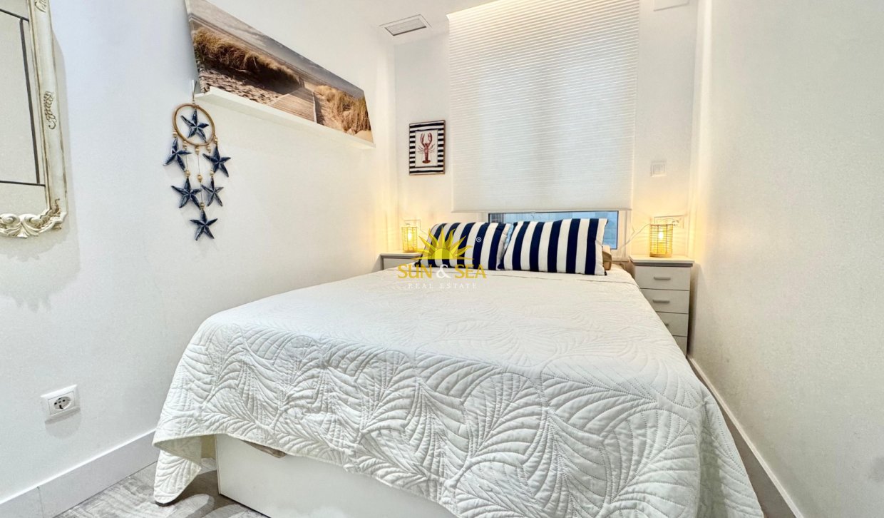 Alquiler a largo plazo - Apartamento - Torrevieja - Playa del Acequión