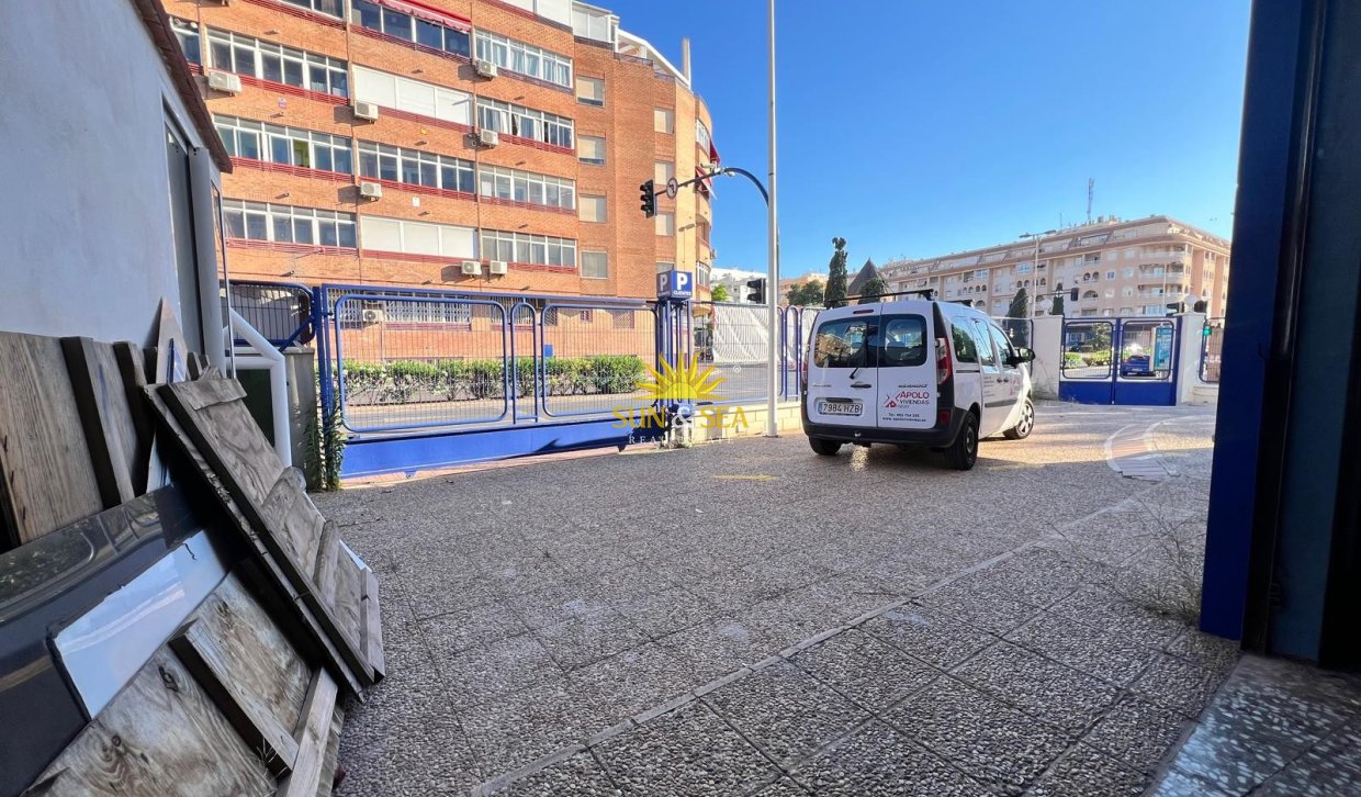 Langfristige Vermietung - Kommerziell - Torrevieja - Centro
