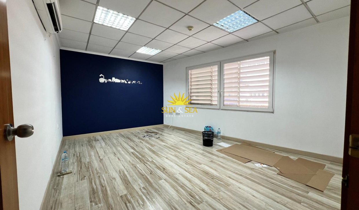 Langfristige Vermietung - Kommerziell - Torrevieja - Centro