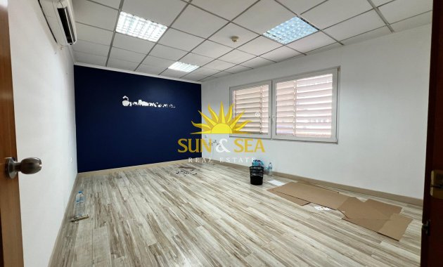 Langfristige Vermietung - Kommerziell - Torrevieja - Centro