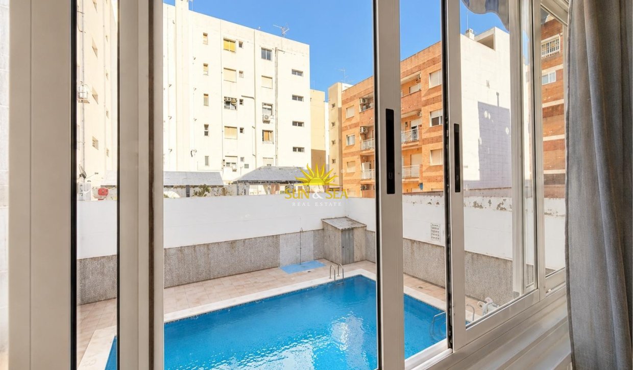 Resale - Apartment - Torrevieja - Centro