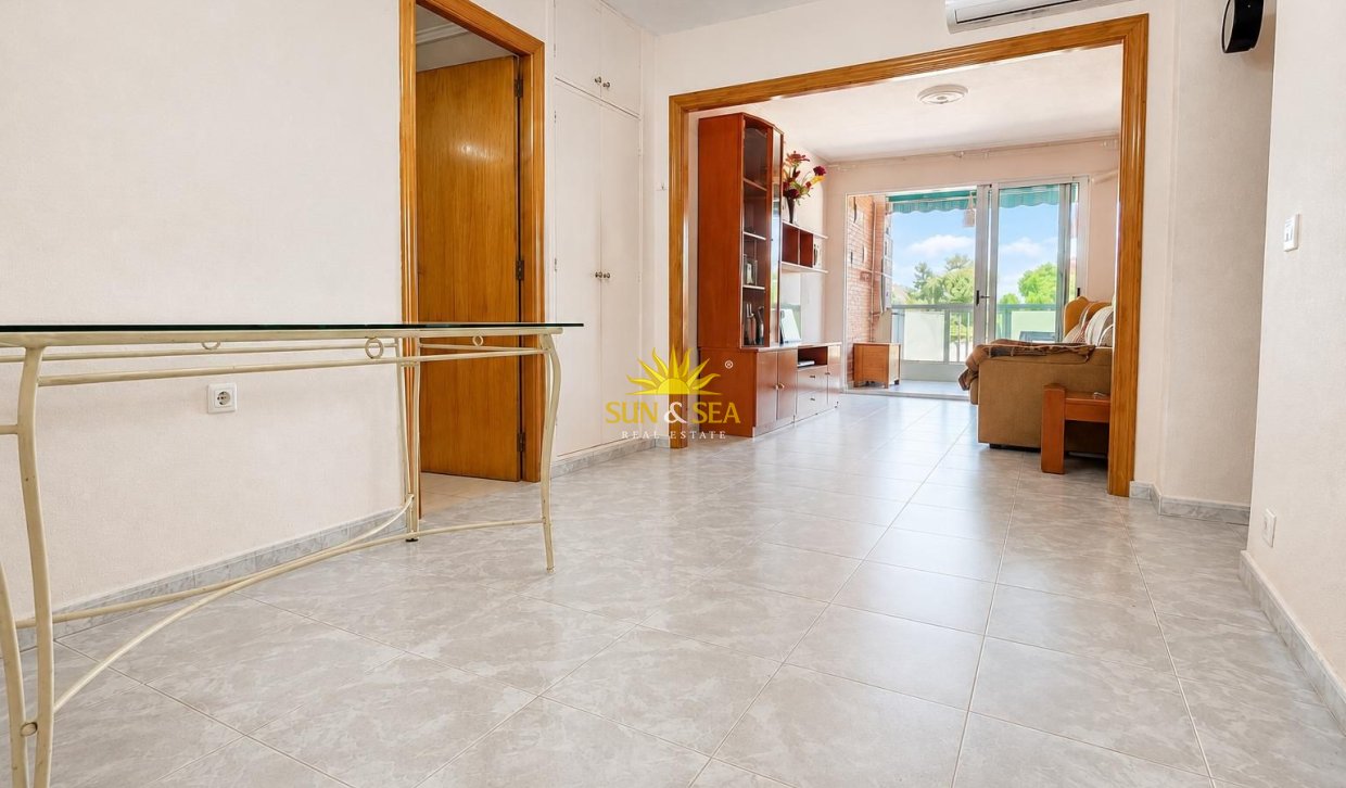 Resale - Apartment - Torrevieja - Centro