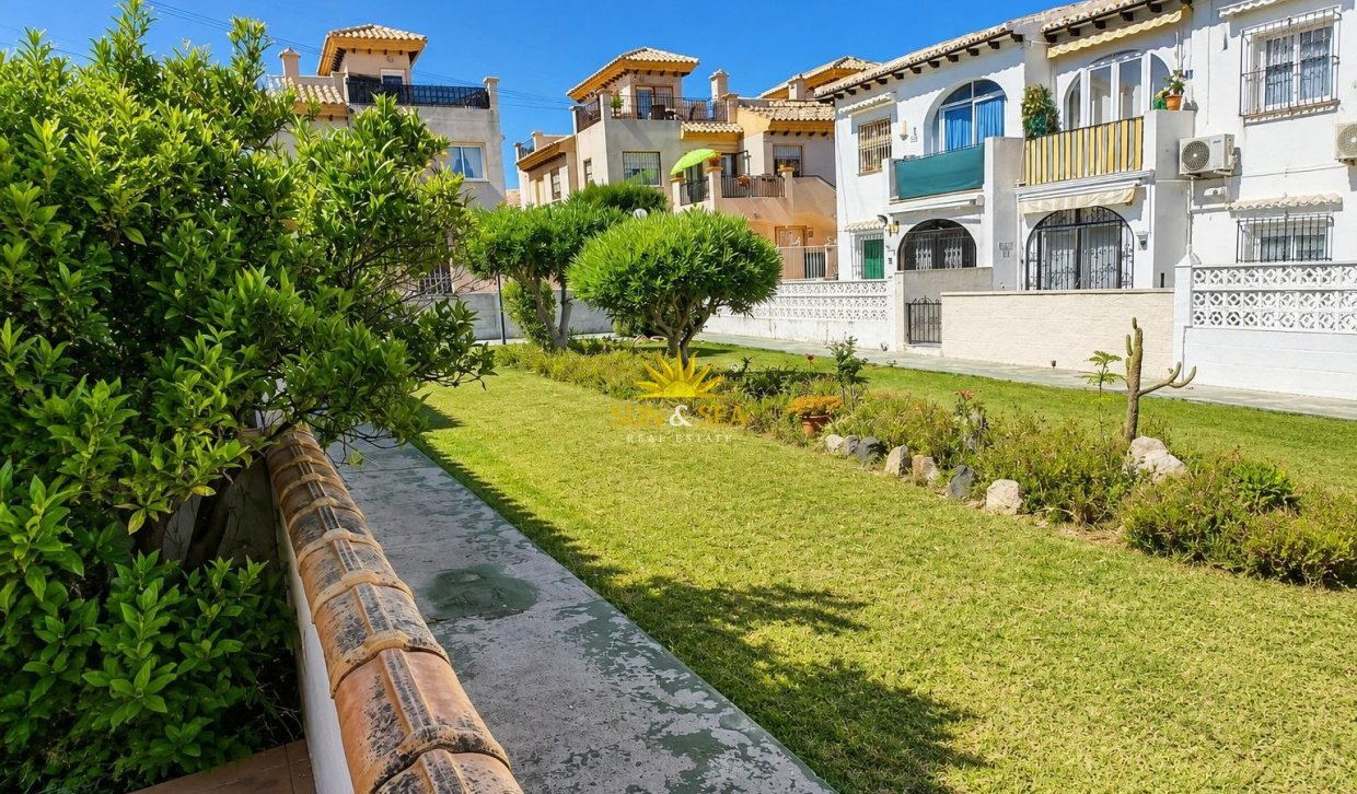 Resale - Townhouse - Torrevieja - Lago jardin