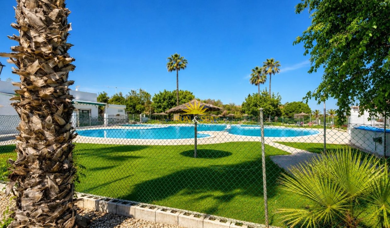 Resale - Townhouse - Torrevieja - Lago jardin