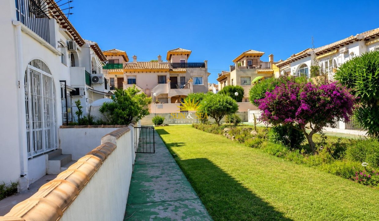 Resale - Townhouse - Torrevieja - Lago jardin