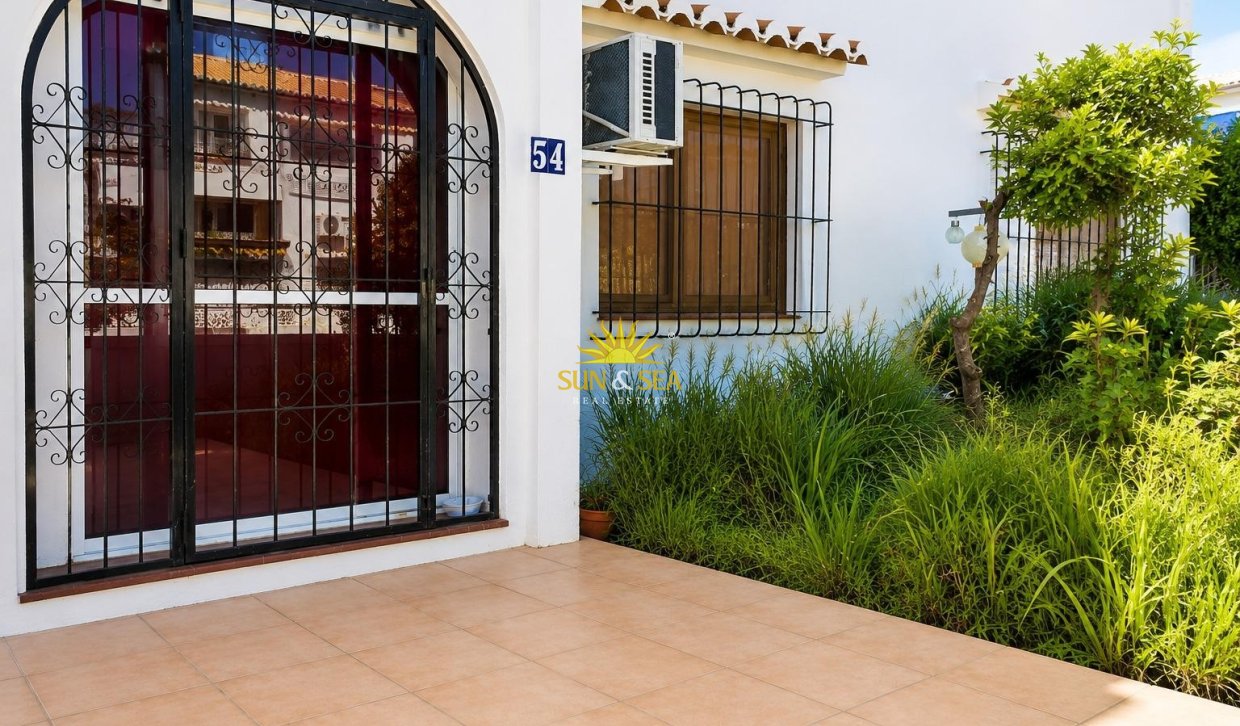 Resale - Townhouse - Torrevieja - Lago jardin