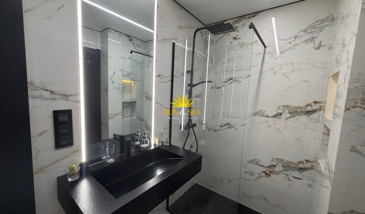 Resale - Apartment - Torrevieja - Playa del Cura