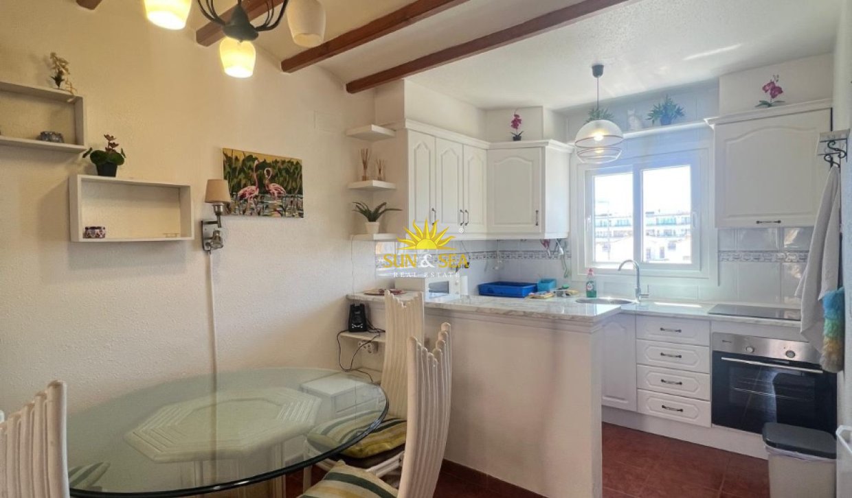 Resale - Apartment - Torrevieja - Orihuela costa