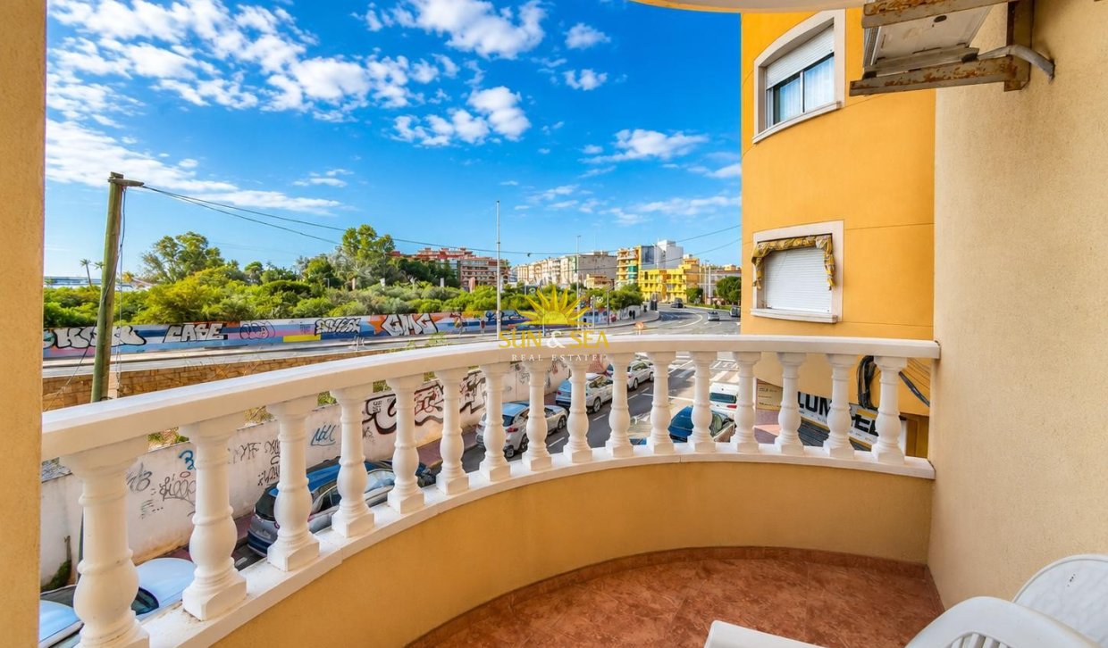 Resale - Apartment - Torrevieja - Paseo maritimo