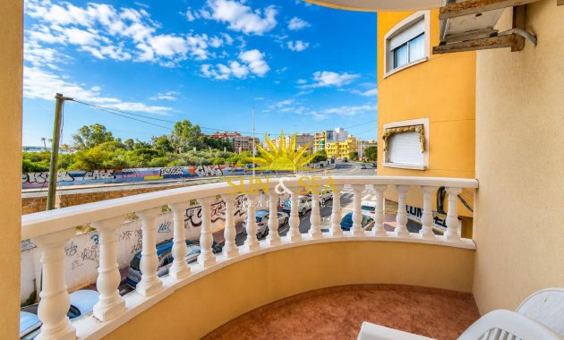 Resale - Apartment - Torrevieja - Paseo maritimo