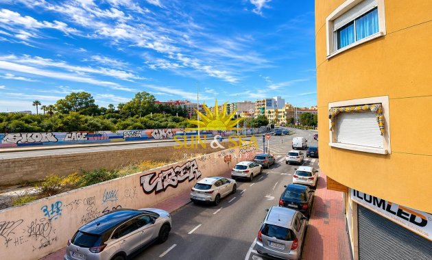 Resale - Apartment - Torrevieja - Paseo maritimo