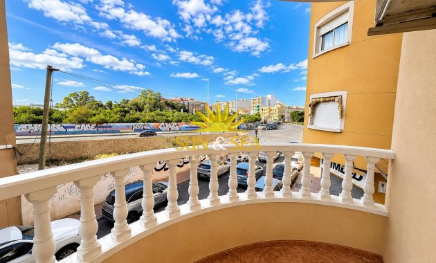 Resale - Apartment - Torrevieja - Paseo maritimo