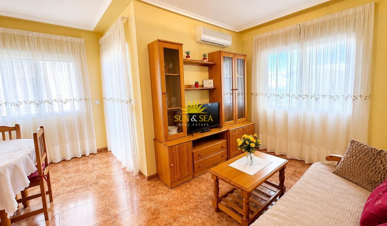 Resale - Apartment - Torrevieja - Paseo maritimo