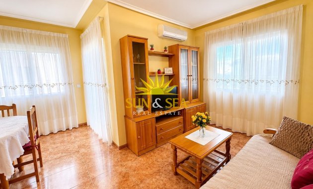 Resale - Apartment - Torrevieja - Paseo maritimo