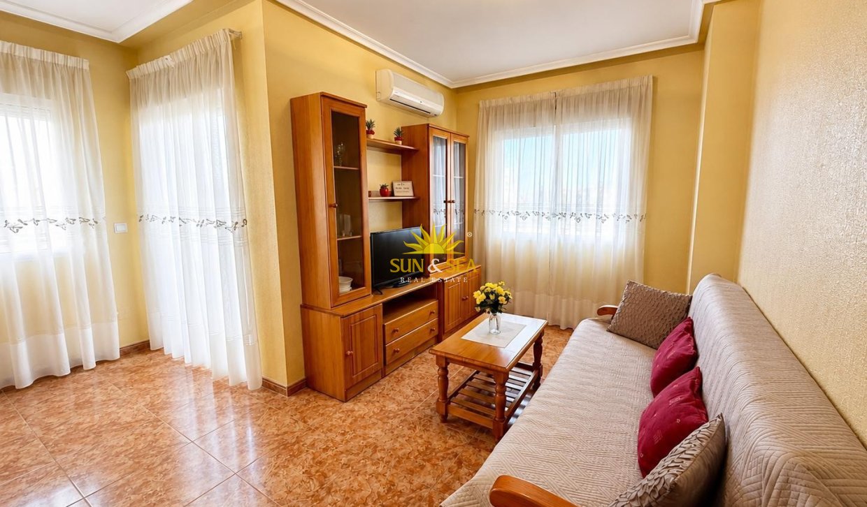 Resale - Apartment - Torrevieja - Paseo maritimo