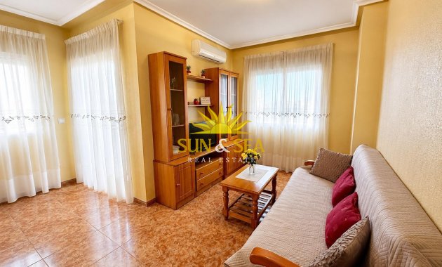 Resale - Apartment - Torrevieja - Paseo maritimo