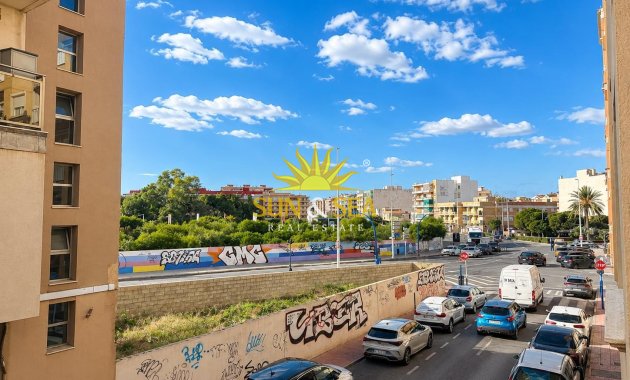 Resale - Apartment - Torrevieja - Paseo maritimo