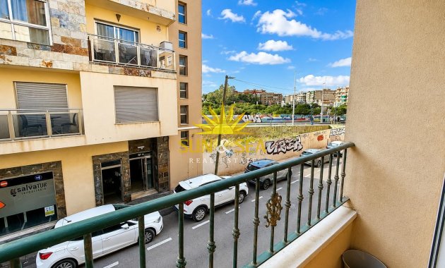 Resale - Apartment - Torrevieja - Paseo maritimo