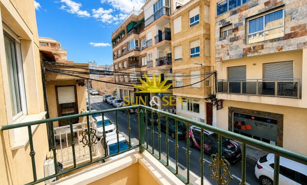 Resale - Apartment - Torrevieja - Paseo maritimo