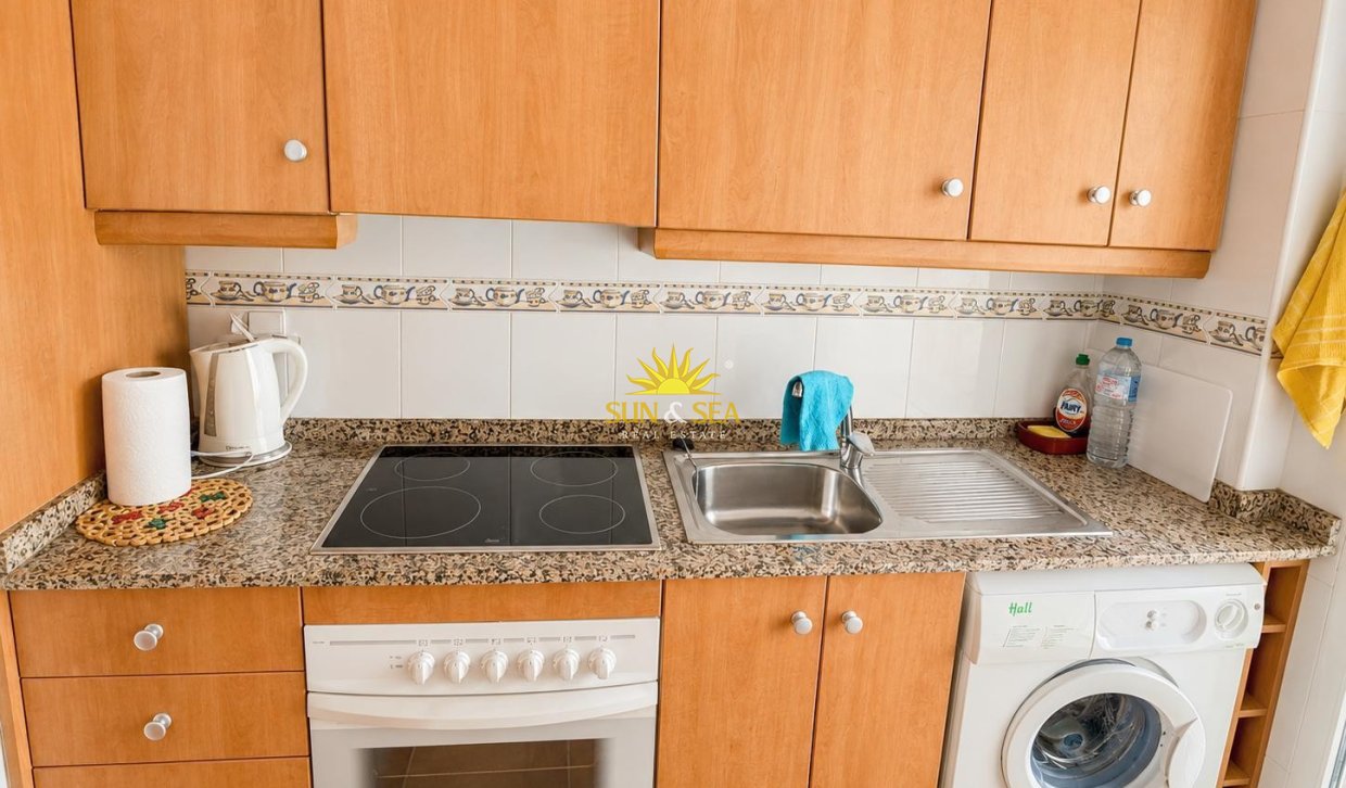 Resale - Apartment - Torrevieja - Paseo maritimo