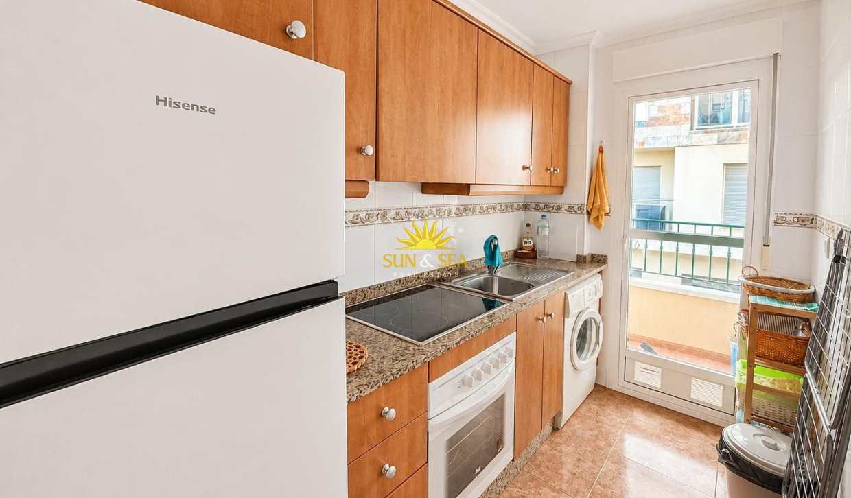 Resale - Apartment - Torrevieja - Paseo maritimo