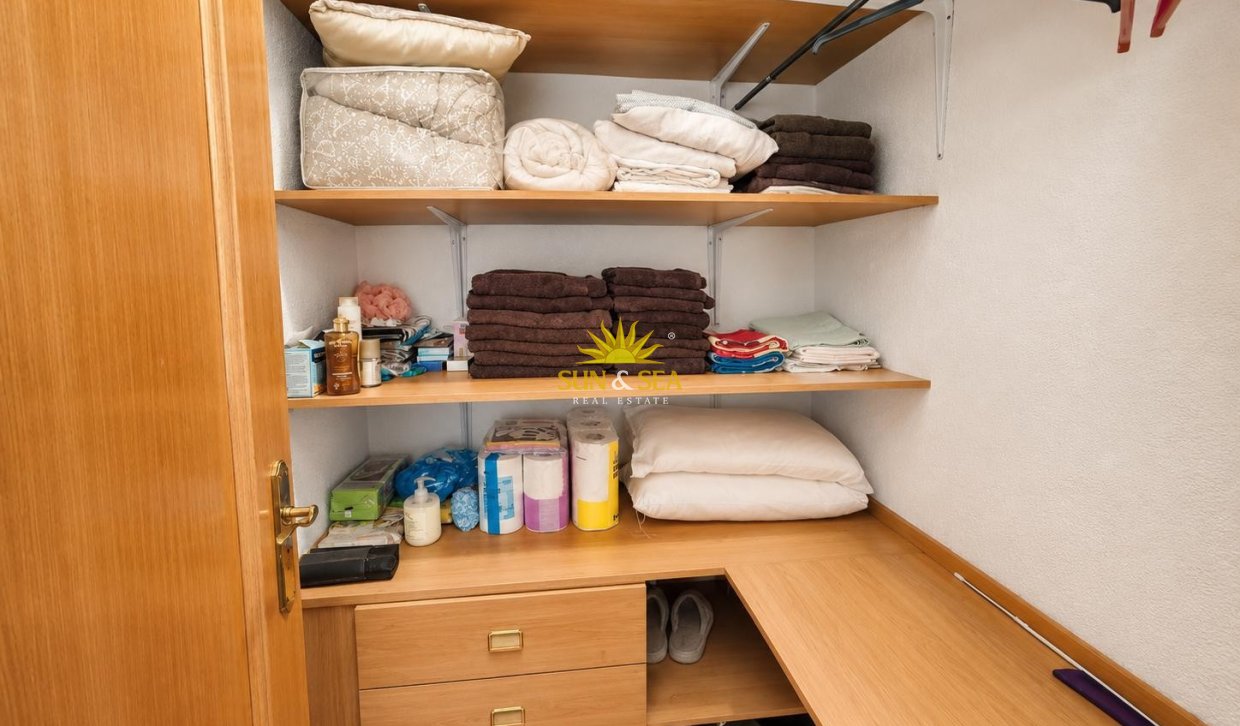 Resale - Apartment - Torrevieja - Paseo maritimo