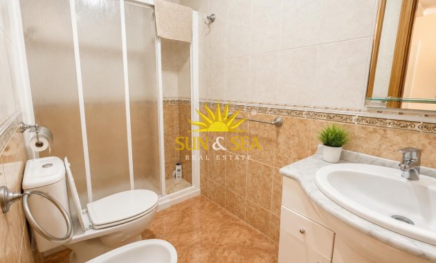 Resale - Apartment - Torrevieja - Paseo maritimo