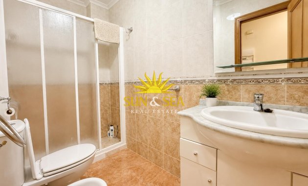 Resale - Apartment - Torrevieja - Paseo maritimo