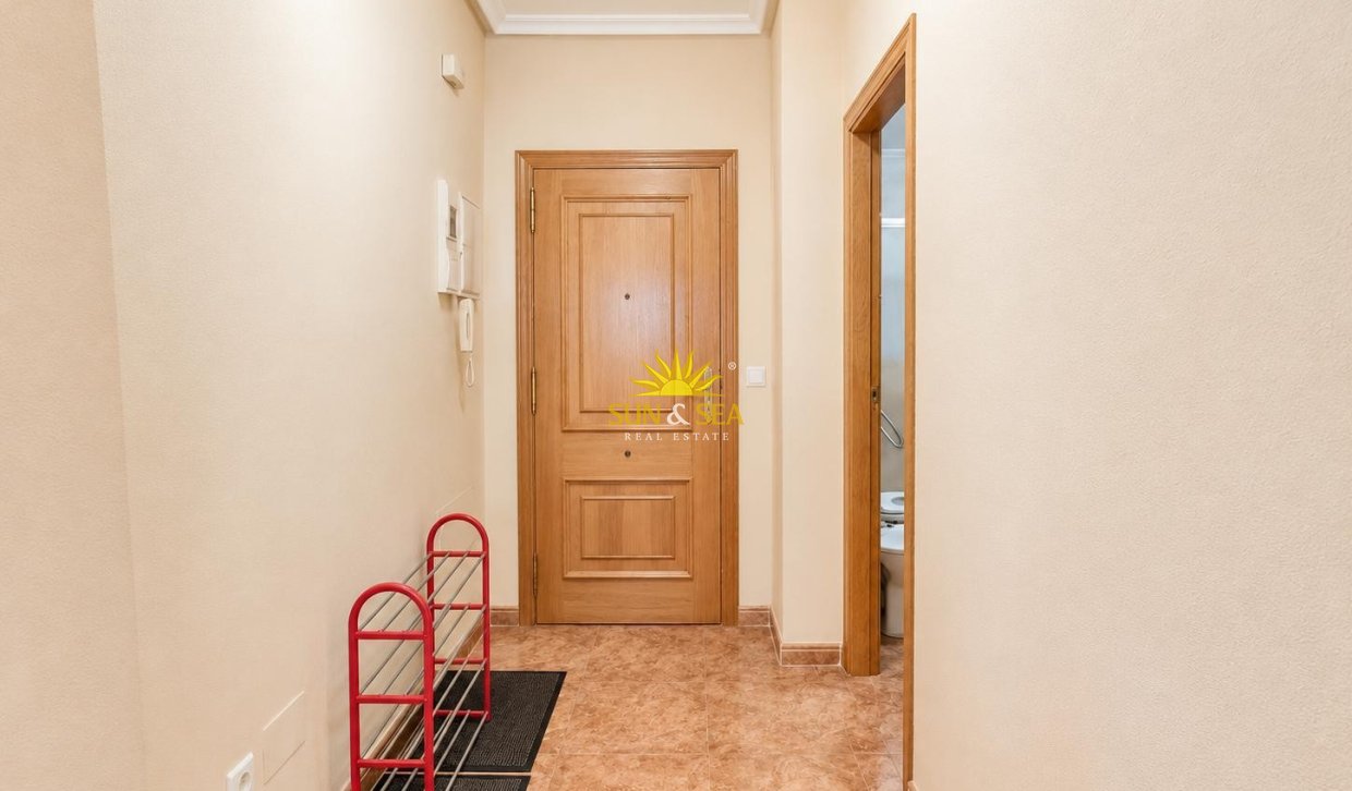 Resale - Apartment - Torrevieja - Paseo maritimo