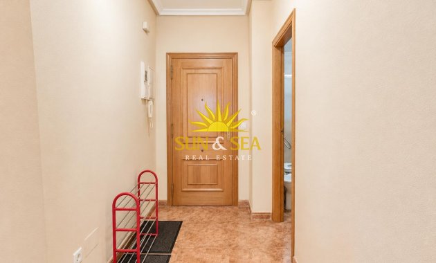 Resale - Apartment - Torrevieja - Paseo maritimo