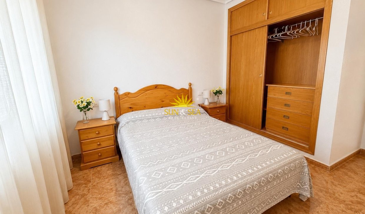 Resale - Apartment - Torrevieja - Paseo maritimo