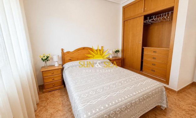 Resale - Apartment - Torrevieja - Paseo maritimo