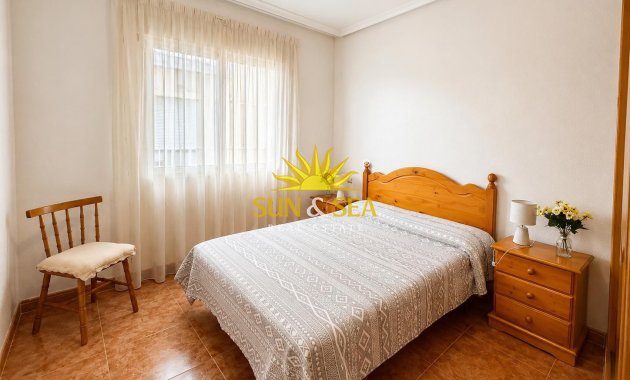 Resale - Apartment - Torrevieja - Paseo maritimo