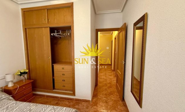 Resale - Apartment - Torrevieja - Paseo maritimo