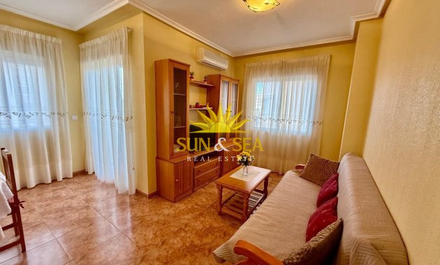 Resale - Apartment - Torrevieja - Paseo maritimo