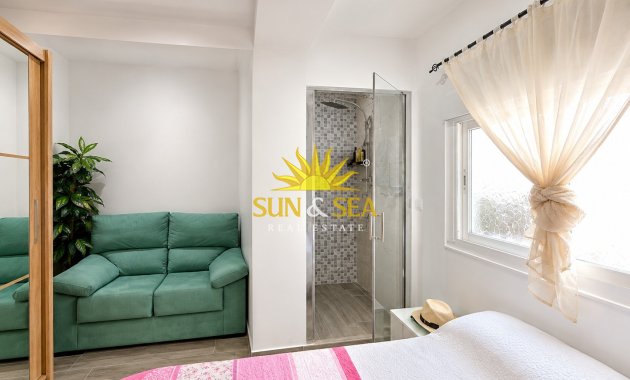 Resale - Apartment - Torrevieja - Paseo maritimo