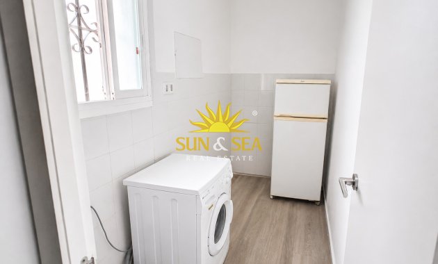 Resale - Apartment - Torrevieja - Paseo maritimo