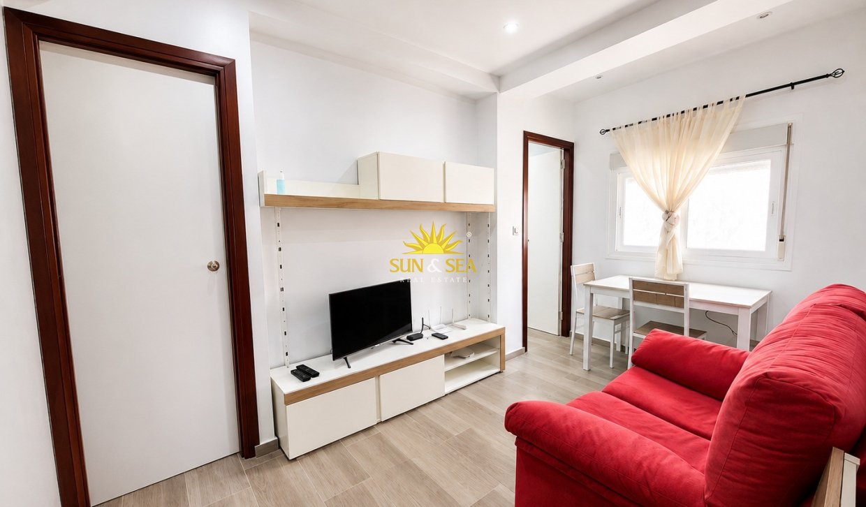 Resale - Apartment - Torrevieja - Paseo maritimo