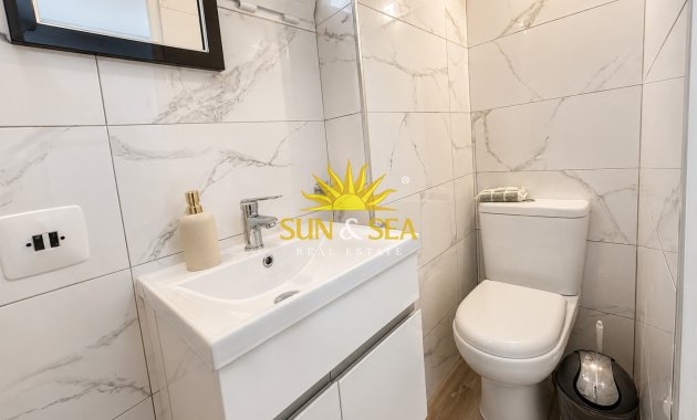 Resale - Apartment - Torrevieja - Paseo maritimo