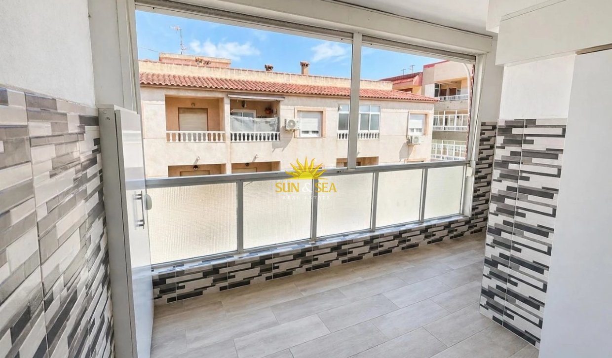 Resale - Apartment - Torrevieja - El Acequión - Los Náufragos
